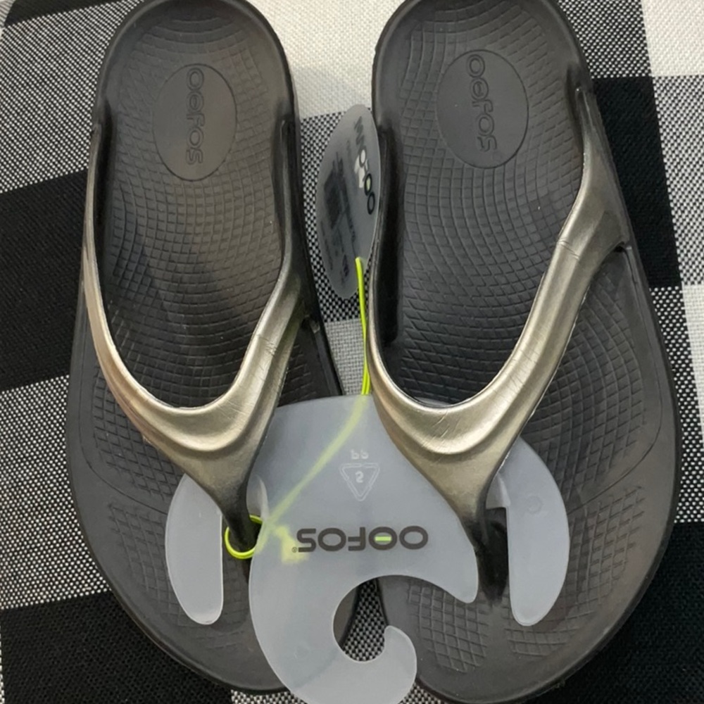 SOLD Oofos slippers